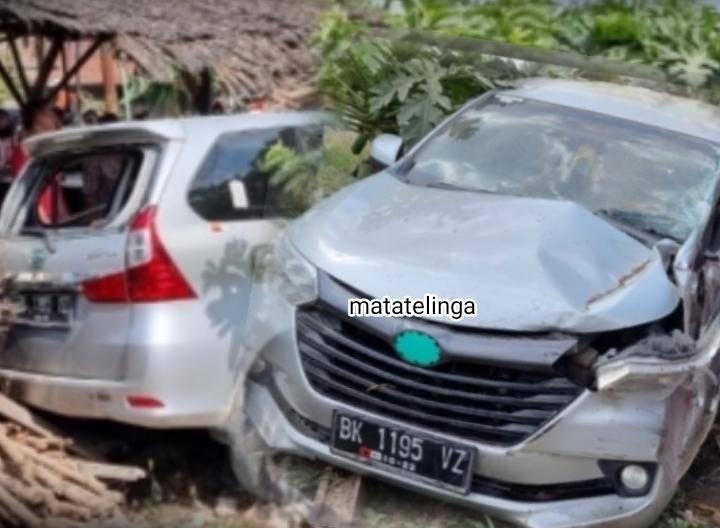 Mobil Xenia Diserodok KA. Barang, Lima Penumpang Selamat