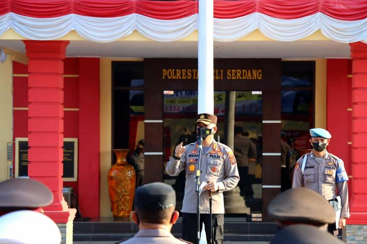 Kapolresta Deli Serdang Pimpin Upacara Korps Raport Kenaikan Pangkat Setingkat Lebih Tinggi Personil Polresta Deli Serdang