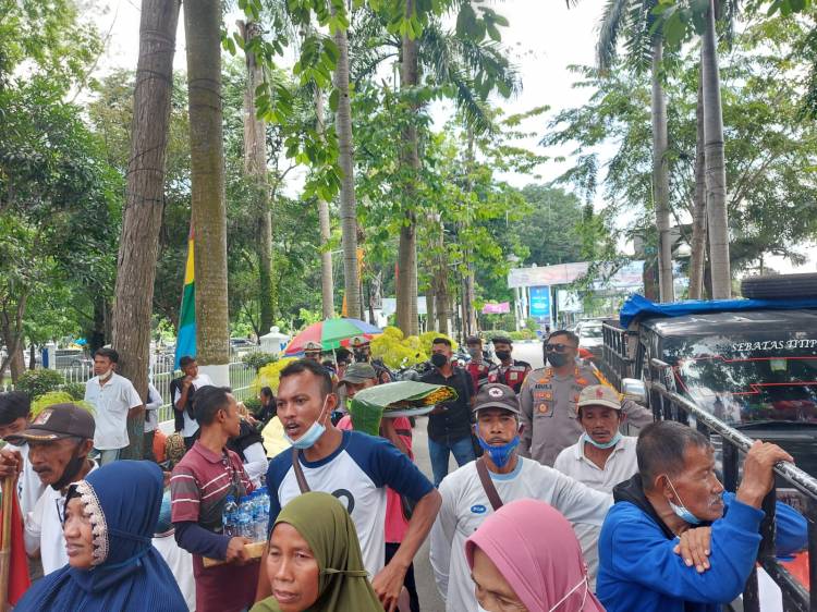 Polresta Deli Serdang Kawal Unjuk Rasa Damai Dewan Pimpinan Pusat Aliansi Masyarakat Peduli Keadilan (DPP AMPK)