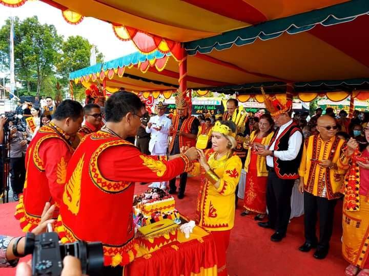 Pakaian Adat Warnai Upacara Hari Jadi Kabupaten Nias Selatan Ke-19
