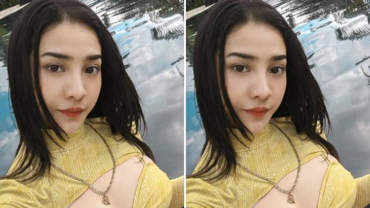 Berbalut Dress Belahan Dada Rendah Pesona Anya Geraldine Bagai Putri