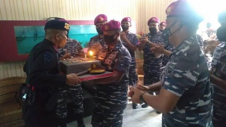 Yon Brigif 8/Marinir Beri Kejutan ke Mako Yon A Brimob Sumut Pada Hari Bhayangkara ke-76