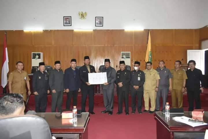 Walikota Padang Sidempuan Menghadiri Rapat Paripurna Di Gedung DPRD