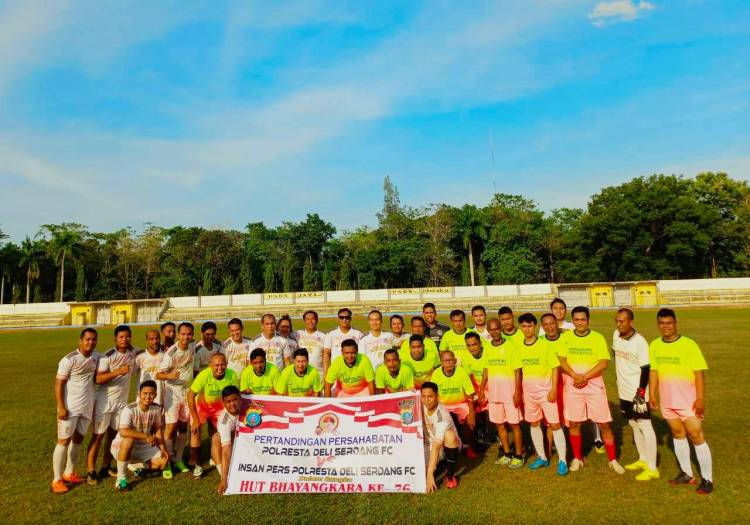 Laga Persahabatan Polresta Deli Serdang FC VS Insan Pers Deli Serdang FC Dalam Rangka Hut Bhayangkara Ke 76