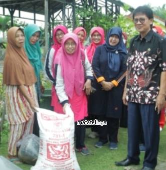 Dinas Perikanan Dan TP PKK Asahan Serahkan Bantuan Benih Ikan