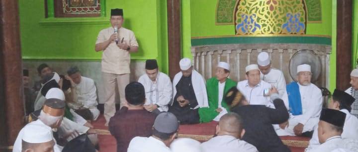 Pangdam BB Bersama Tim Safari Subuh Arafah Sholat Subuh Berjamaah di Masjid Azizi Tanjung Pura