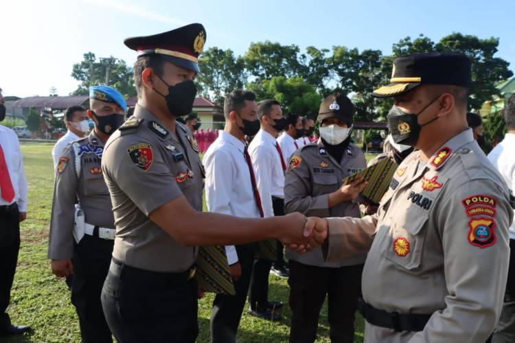 22 Personel Sat Reskrim Polres Sergai Dapat Reward  Kapolres Sergai