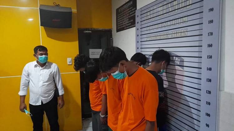 Polrestabes Medan bersama Dit Krimum Polda Sumut Tangkap 5 Pelaku Geng Motor Lukai Korban