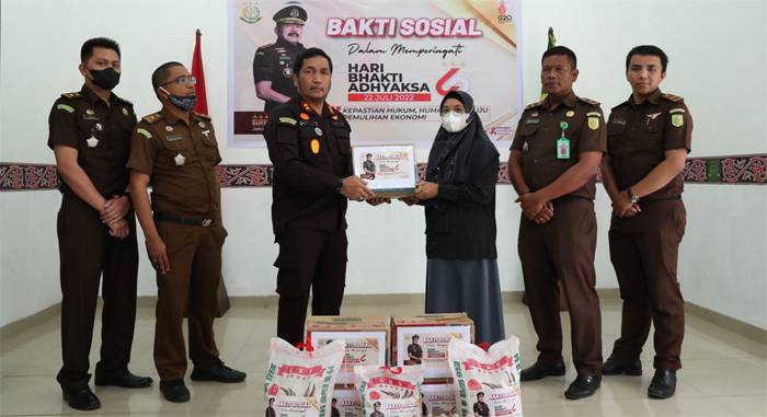 Kejari Dairi Gelar Baksos ke Pondok Pesantren