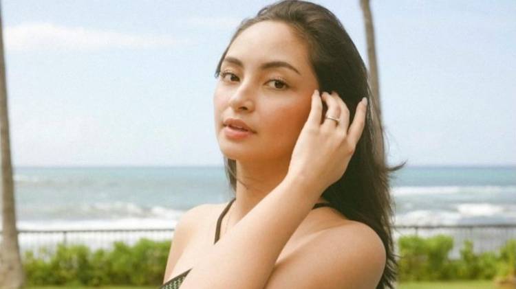 Berpose di Tepi Kolam Renang Pesona Valerie Tifanka Gokilsss Makin Sexy