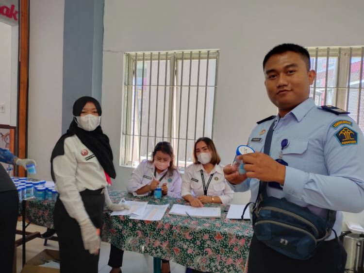 Staf Rutan Kabanjahe Dites Urine Oleh BNNK Karo secara Mendadak