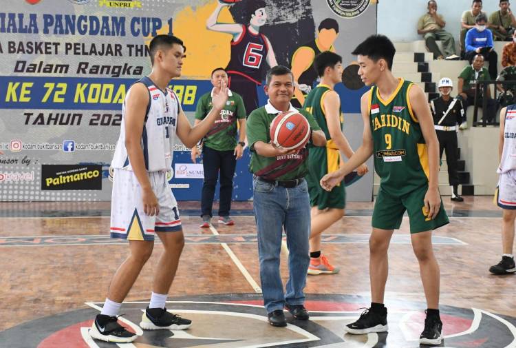 Mayjen TNI Achmad Daniel Chardin Resmi Buka Turnamen Bola Basket Pelajar TA 2022 Pangdam I/BB Cup