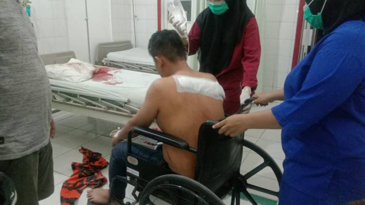 Anggota Ormas Kota Binjai Diserang OTK, Punggung Robek Kena Bacok