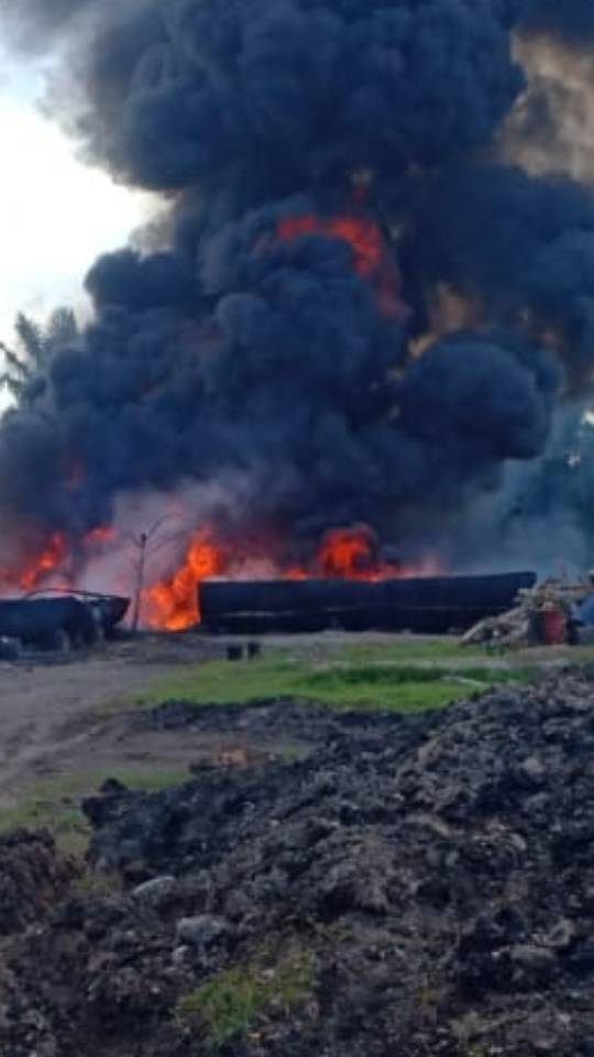 Tangki Pengolahan Limbah Miko Terbakar