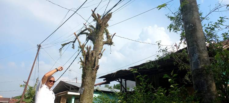 Tiang Listrik Beton Retak Di Medan Barat, Robi Barus Minta PLN Segera Perbaiki
