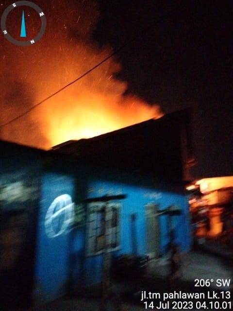 Tolonggg.... 9 Rumah warga  Kebakaran di Belawan