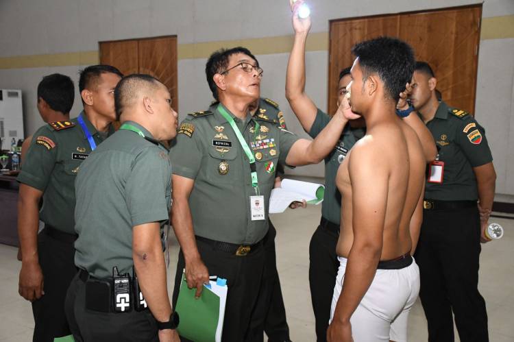 Kasdam I/BB Pimpin Sidang Parade Penerimaan Caba PK TNI AD TA 2023 Keagamaan, Keahlian, Atlet dan Reguler Wanita Panda Medan