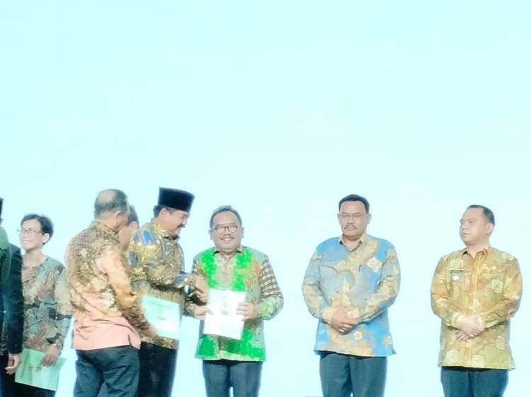 Bupati Humbahas Terima 24 Sertipikat Tanah Aset dan 1 Sertipikat Tanah Rumah Ibadah