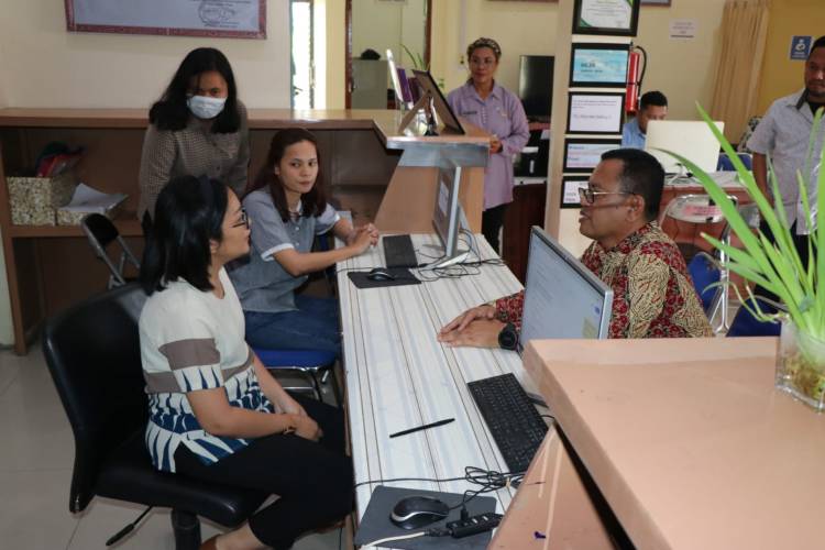 Sidak ke Dinas PMPTSPKK, Bupati Toba Temukan Kendala Waktu Pengurusan IMB