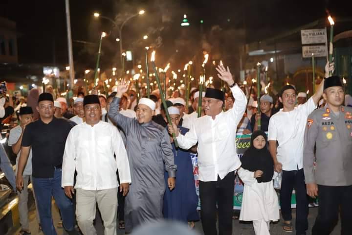 Bupati Bersama Ribuan Warga Pawai Obor Sambut Tahun Baru Islam 1445 H
