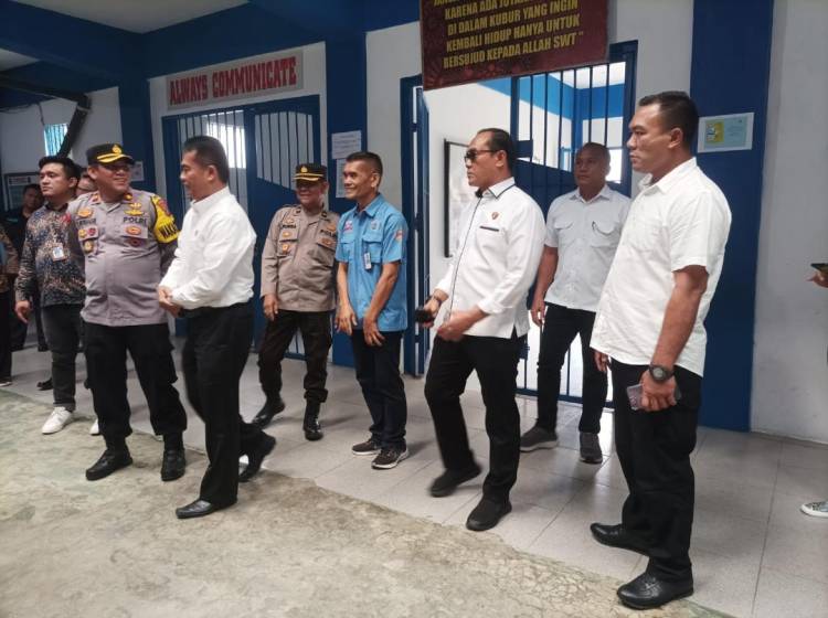Dalam Kunjungan Kerja Monev dan Pengawasan Narkotika di Lapas Narkotika Kelas II-A Pematang Siantar, Kabag SDM Polres Simalungun Dampingi Tim Kemko Polhukam