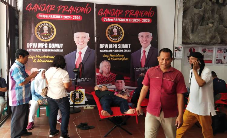 Relawan Pendukung Ganjar Sumut Melaksanakan Donor Darah