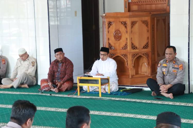 Personel Polres Lhokseumawe Ikuti Pengajian di Masjid Babuttaqwa