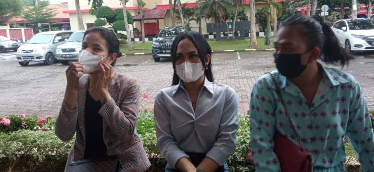 Dua Waria Hadiri Sidang KKEP Oknum Polda Sumut Diduga Meras