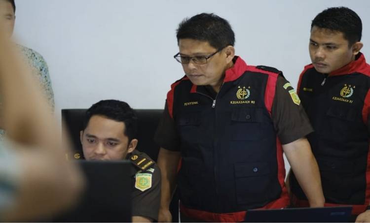 Terkait Dugaan Korupsi Penyalahgunaan Pencairan Kredit, Tim Pidsus Kejari Sibolga Geledah Salah Satu Kantor Bank Plat Merah