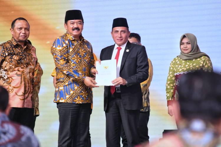 Menteri ATR/BPN Serahkan Sertifikat Aset Pemprov, Pemkab dan Pemko se-Sumut