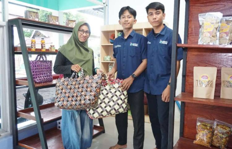 Sampah Diolah Menjadi Kerajinan Tangan Bernilai Tinggi di Sibolga