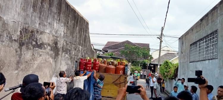 Praktik Pengoplosan Gas Akibatkan Kelangkaan