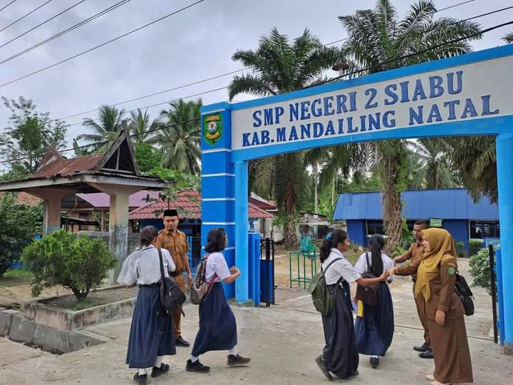 Ahmad Jumadi Kepsek SMP 2 Siabu Terapkan Semangat Belajar , Guru Pro aktif