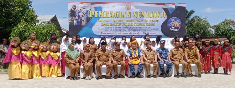 Bhakti TNI AU ke76 Bagikan 1500 Sembako Kepada Warga Payabakung