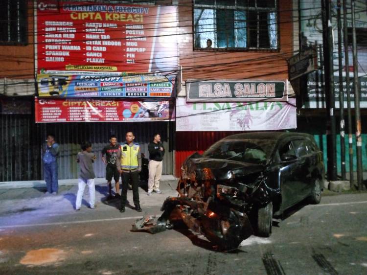 Innova Kecelakaan Tunggal di Jamin Ginting