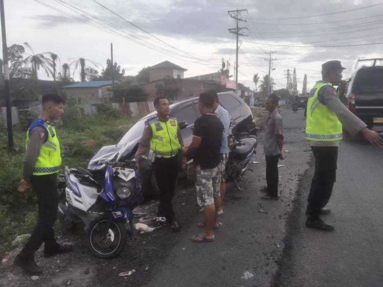 Sat Lantas Simalungun Sigap Olah TKP Kecelakaan Tragis di Sinaksak, Satu Meninggal Dunia dan Empat Lainnya Luka-luka