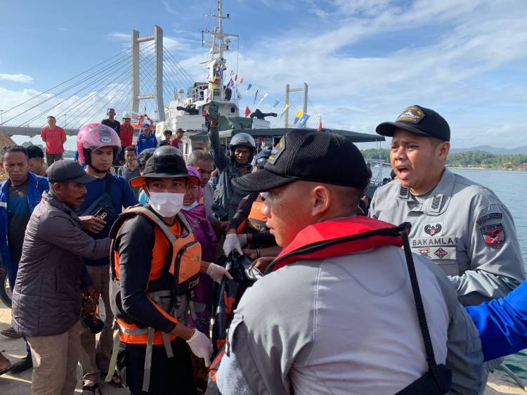 Bakamla RI Evakuasi Korban Bunuh Diri di Jembatan Bahteramas Kendari