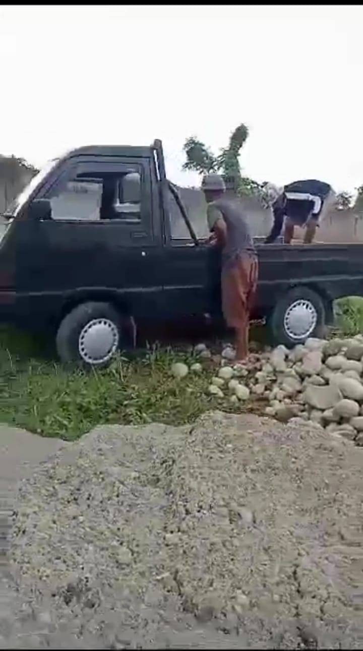 Preman Kampung Maling Material Bangunan Teman Kecil