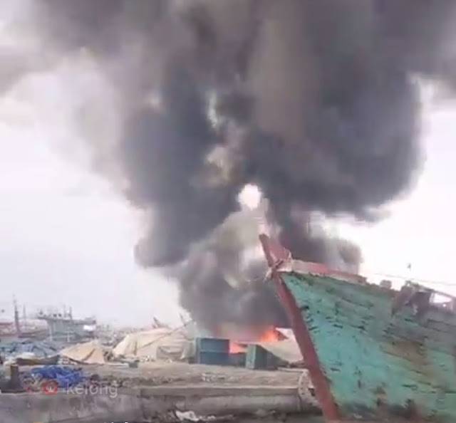 Tangki Timbun BBM Belawan Samudera Abadi Terbakar