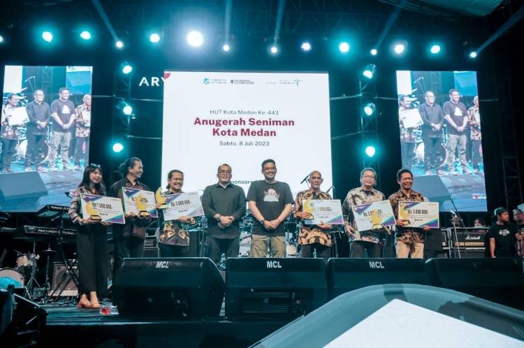 Nawal Lubis Dorong Desainer Sumut Terus Gunakan  Tenun Lokal  Hingga ke Event Internasional