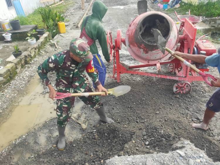 Perkokoh Kemanunggalan, Babinsa Koramil 1710-03/KK Bersama Warga