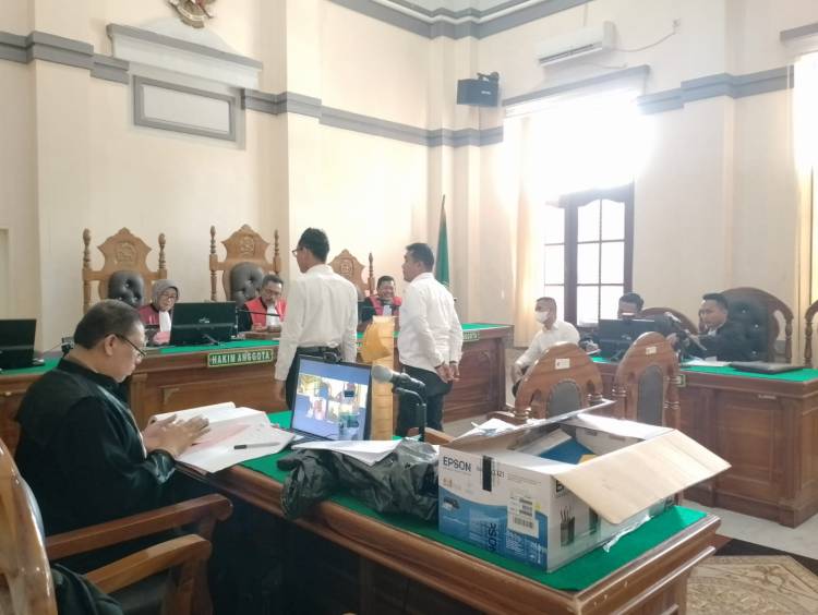 Hakim PN 'Sembarangan' Alquran Dipegang Non Muslim Saat Ambil Sumpah Saksi