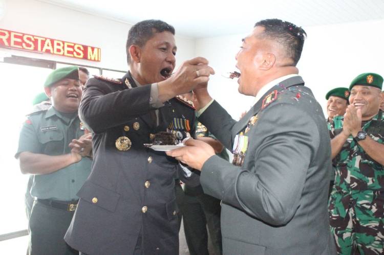 HUT Bhayangkara Ke-77, Dandim 0201/Medan Bersama Kasdim Beri Surprise Untuk Kapolrestabes Medan