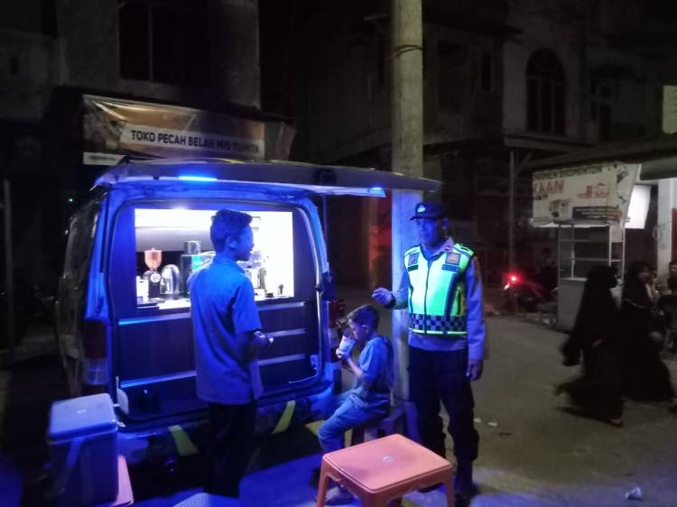 Patroli ke Perkampungan, Polisi Sampaikan Pesan Kamtibmas Kepada Warga Ulee Blang Mane