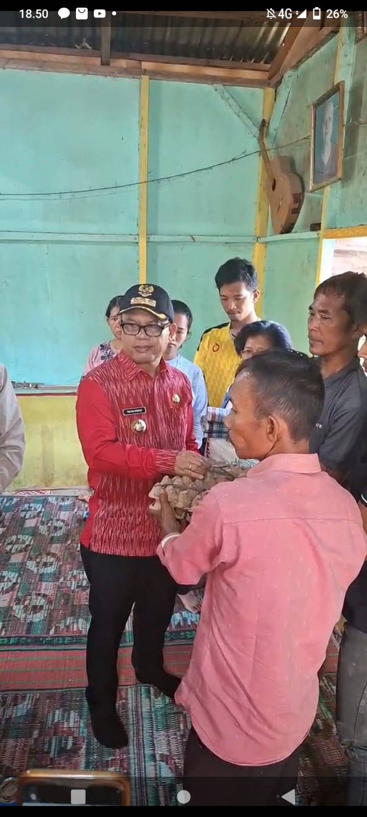 Bupati Toba Beri Bantuan kepada Korban Rumah Terbakar di Uluan