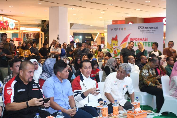 Ikut Langsung Bagikan Leaflet PON, Pj Gubernur Sumut Agus Fatoni Ajak Masyarakat Sukseskan PON