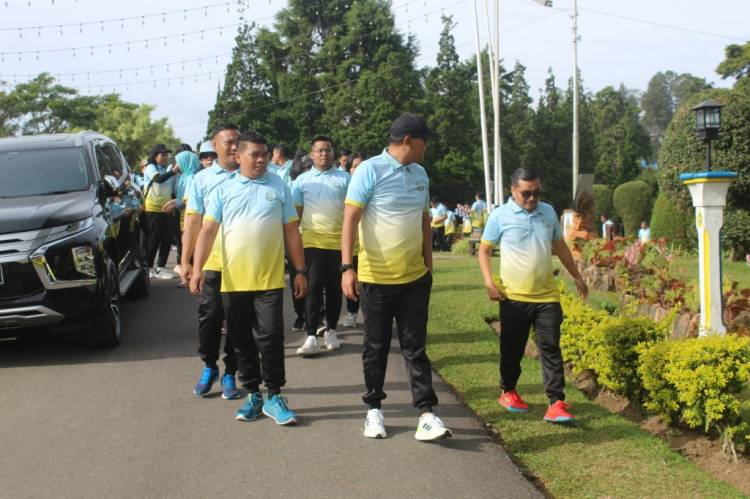 Sambut HUT Adyaksa ke 64 dan Dharmakarini XXIV, Kejaksaan Negeri Karo Gelar Jalan Sehat Dan Senam Bersama