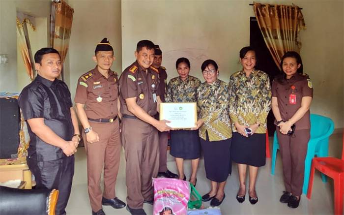 Kejari Rote Ndao Bakti Sosial dan Anjangsana ke Panti Asuhan