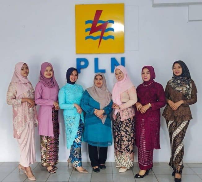 Memperingati Hari Kebaya Nasional, Srikandi PLN UP3 Padangsidimpuan Kawal Kelistrikan