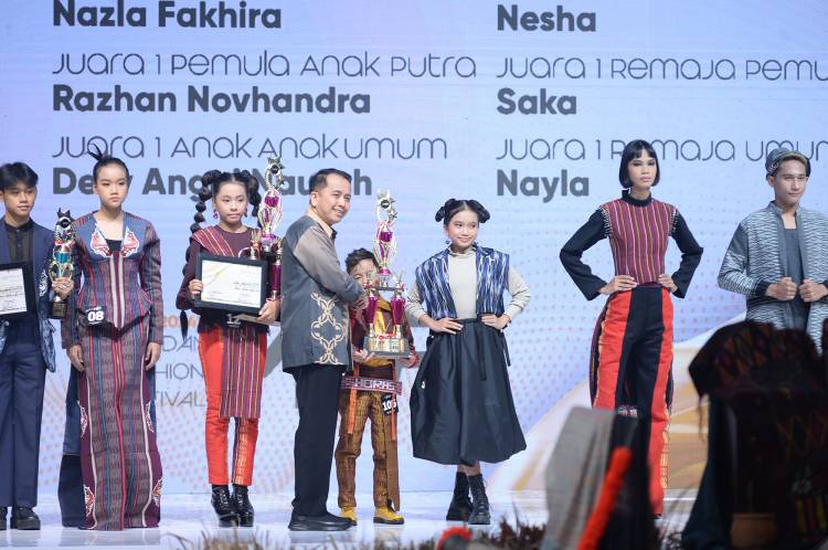 Pj Gubernur Sumut Agus Fatoni Apresiasi Medan Festival Fashion Jadi Ajang Kreativitas dan Inovasi Para Desainer